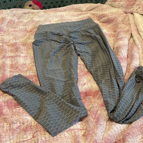 super soft, never worn, tags still on - Picture 2 of 2